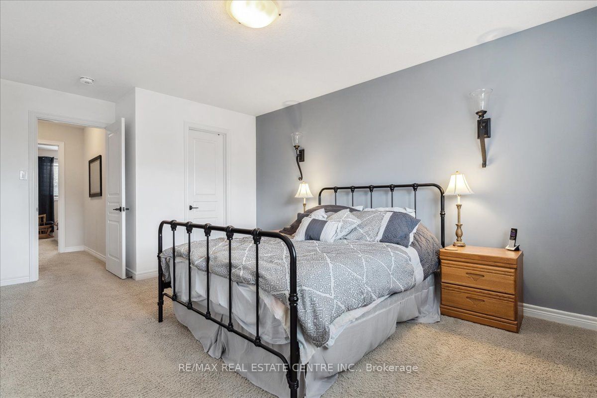 30 Hilborn St