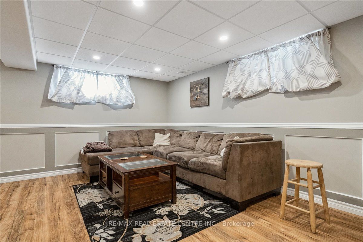 30 Hilborn St