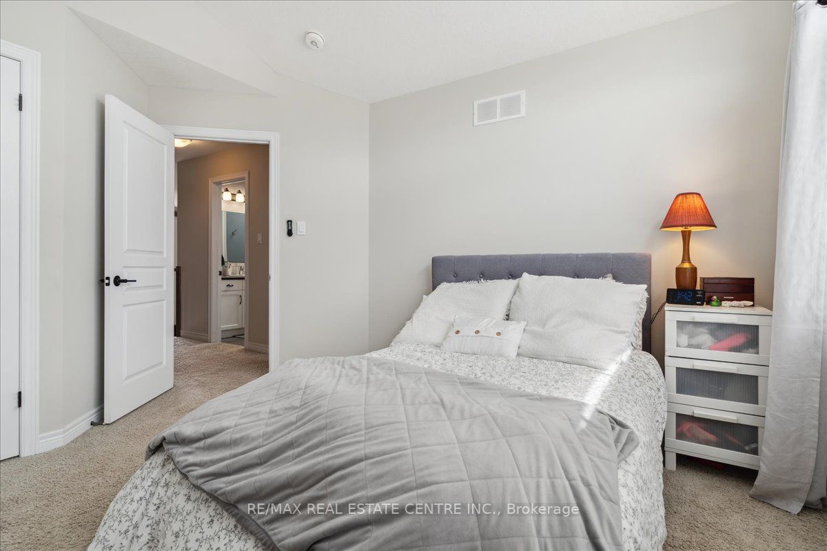 30 Hilborn St