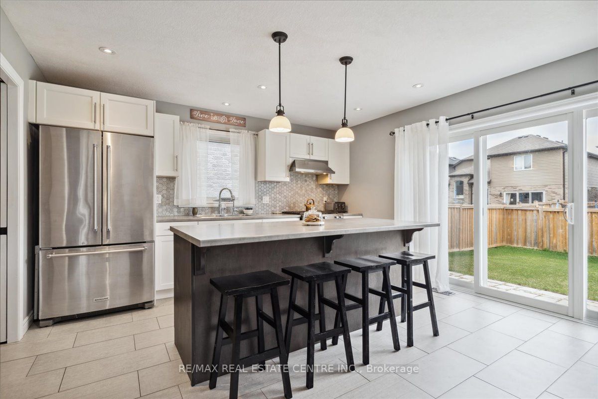 30 Hilborn St