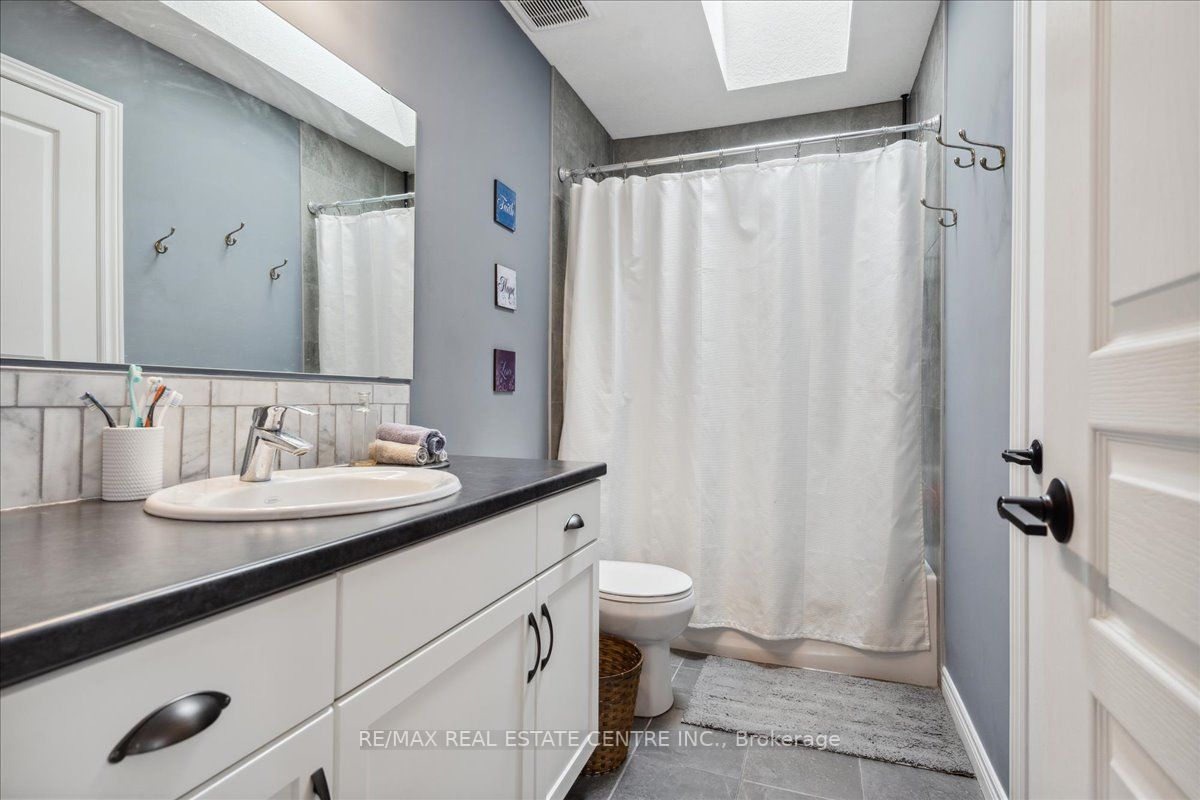 30 Hilborn St
