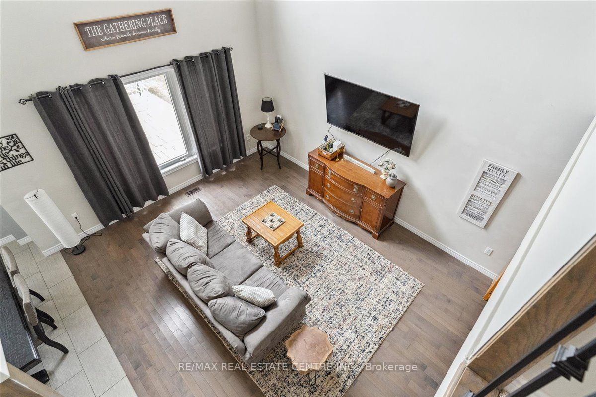 30 Hilborn St