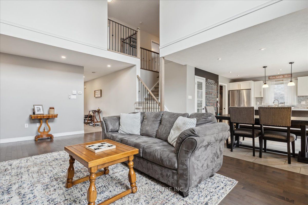 30 Hilborn St