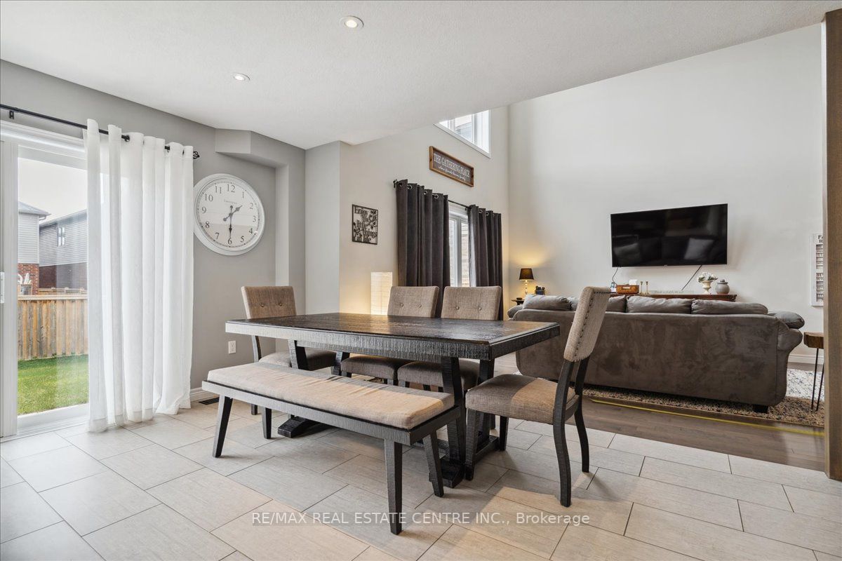 30 Hilborn St