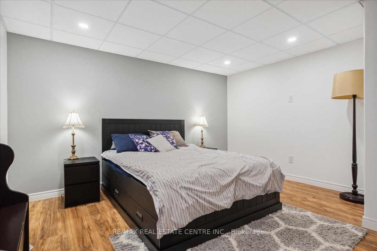30 Hilborn St