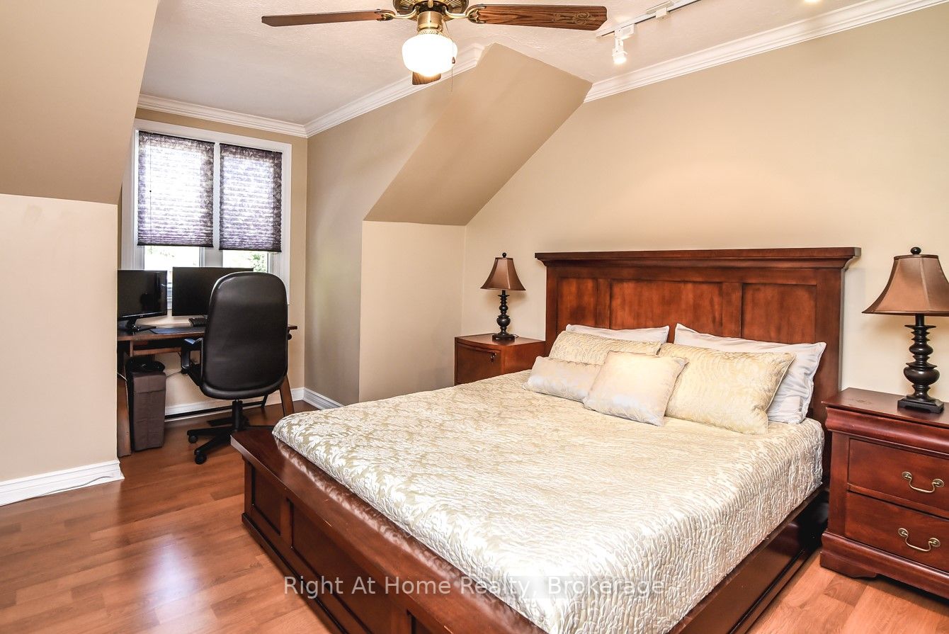 369 Brookview Crt