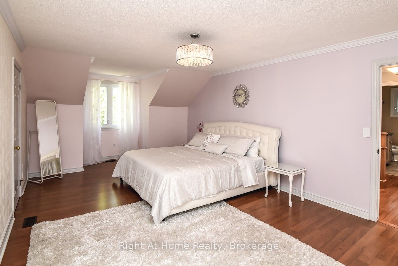 369 Brookview Crt