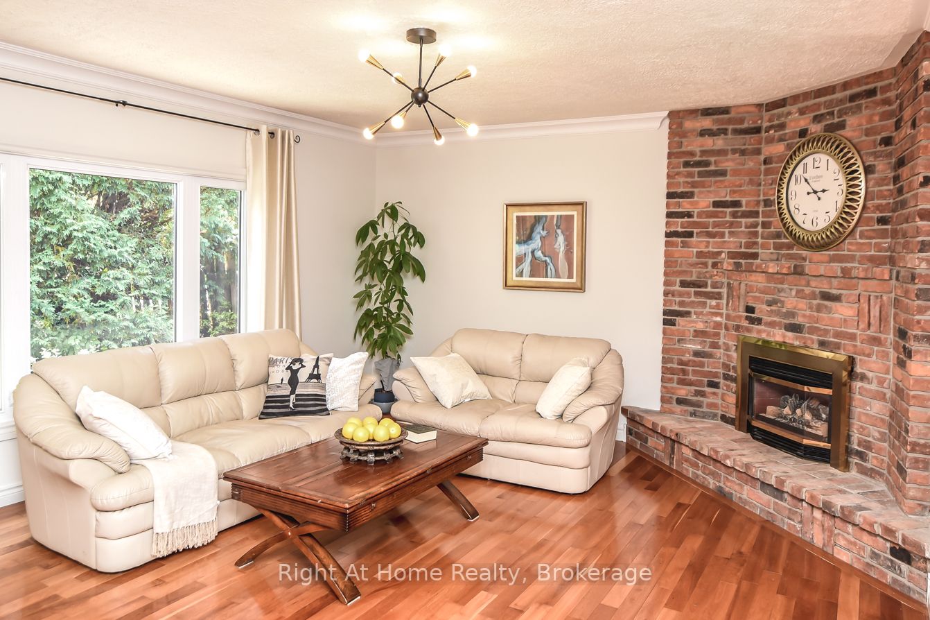 369 Brookview Crt