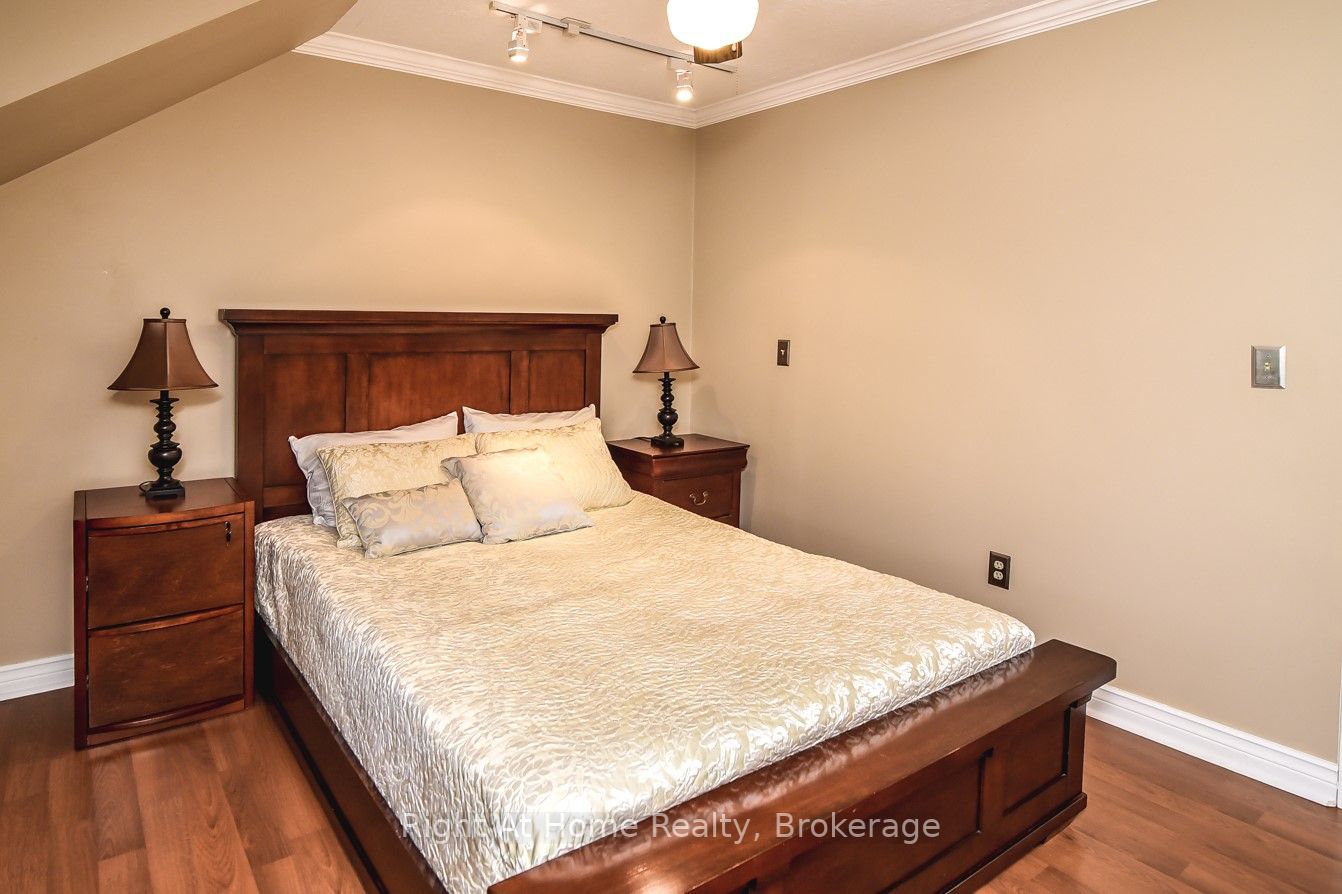369 Brookview Crt