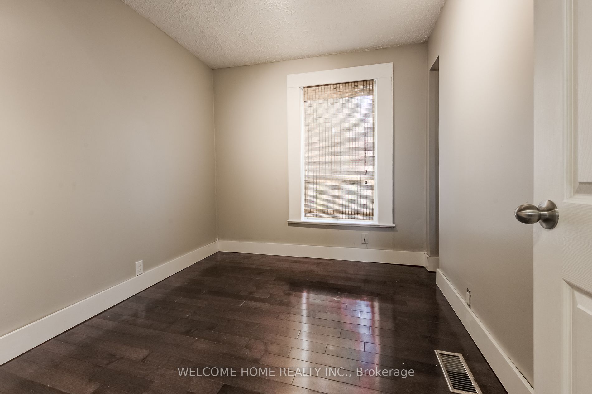 169 Brock St W
