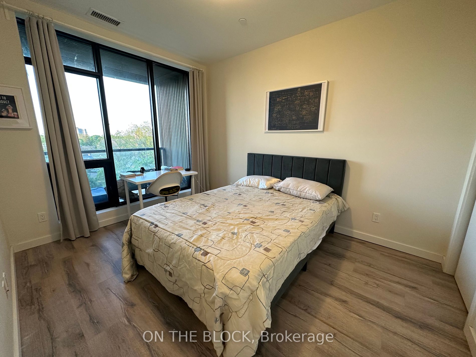 690 King St W, #524
