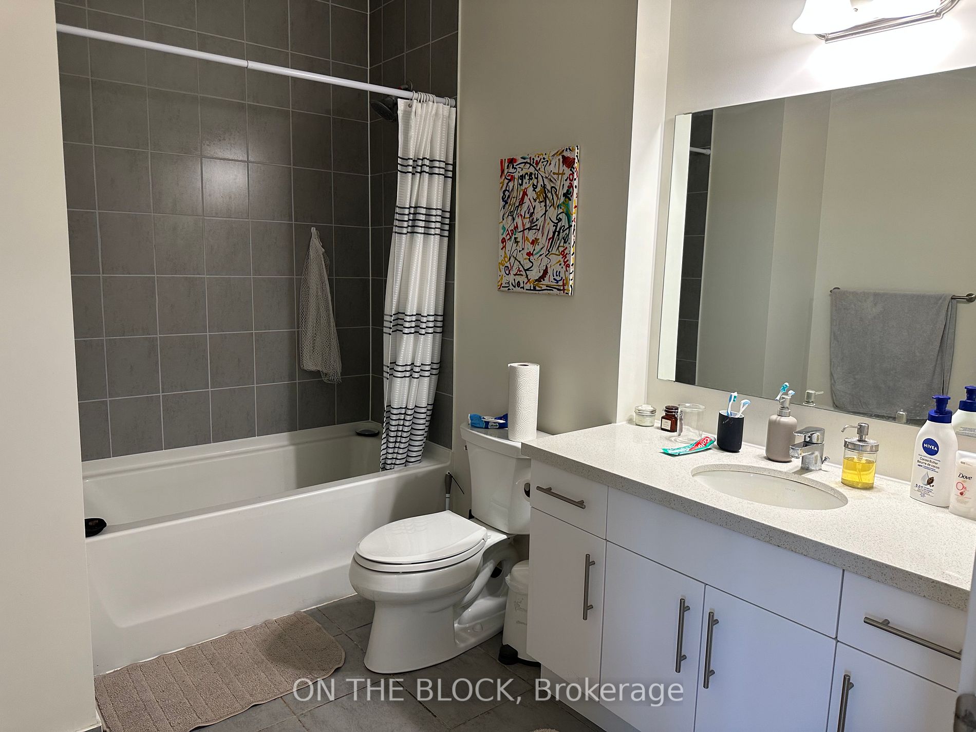 690 King St W, #524