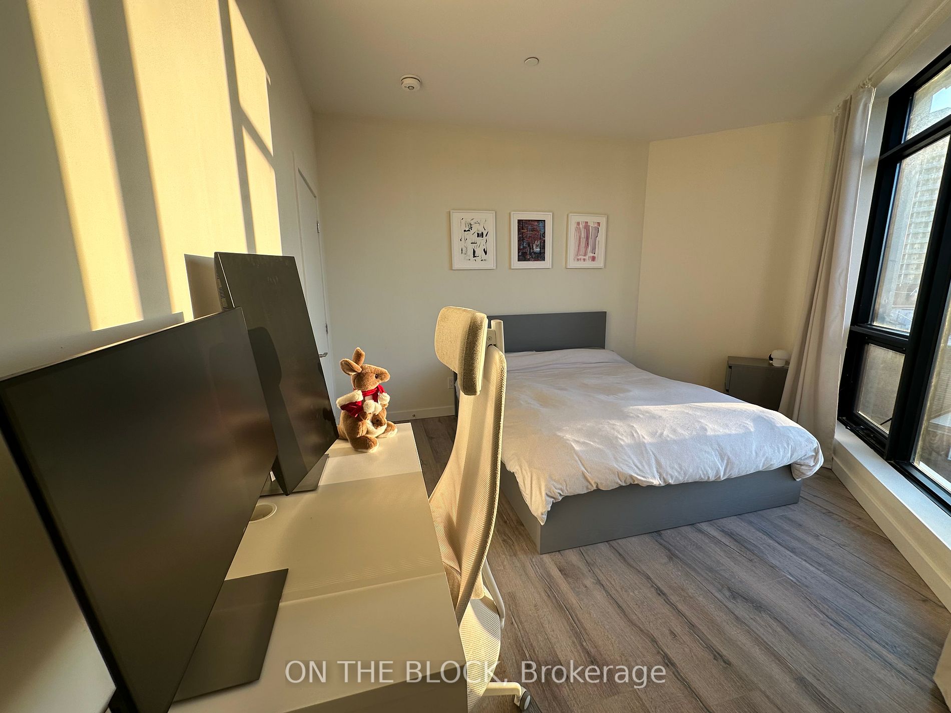 690 King St W, #524