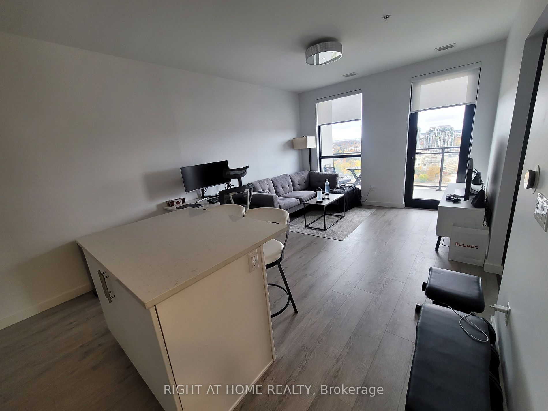 181 King St S, #1803