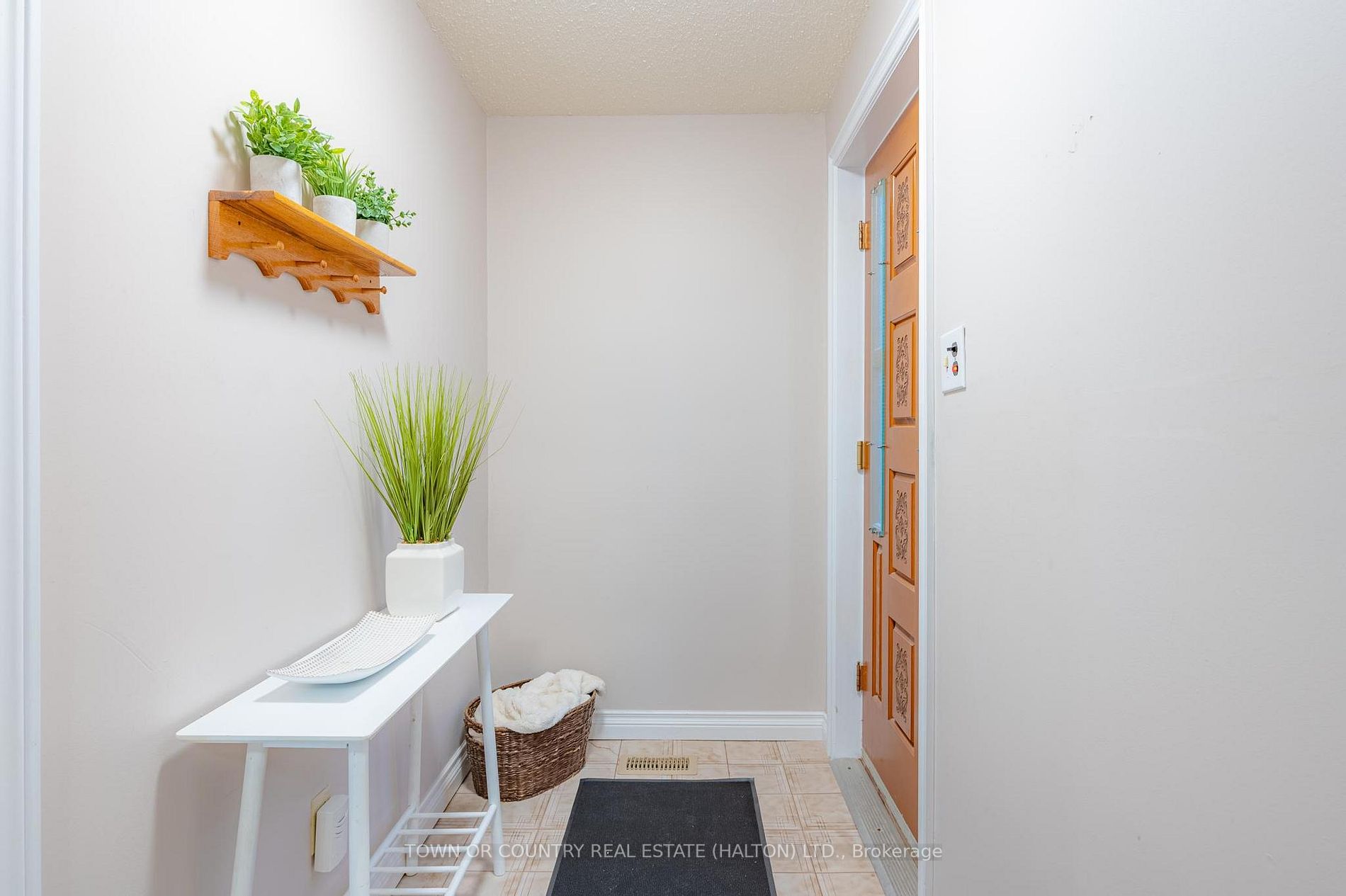 200 East St S, #406
