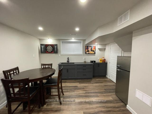 16 Tindall Crescent