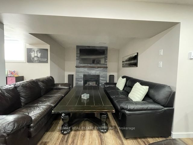 16 Tindall Crescent