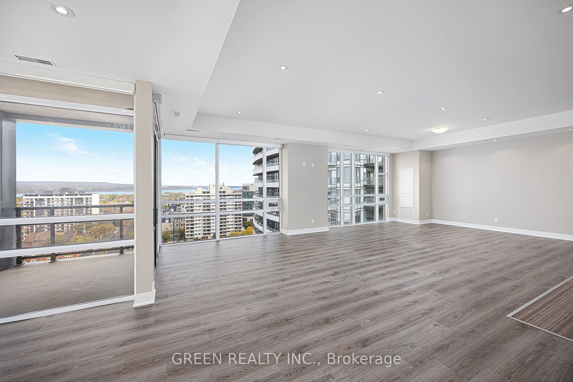150 Main St W, #1108