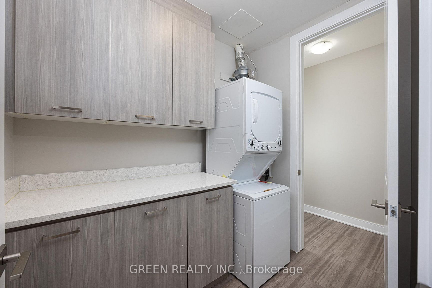 150 Main St W, #1108
