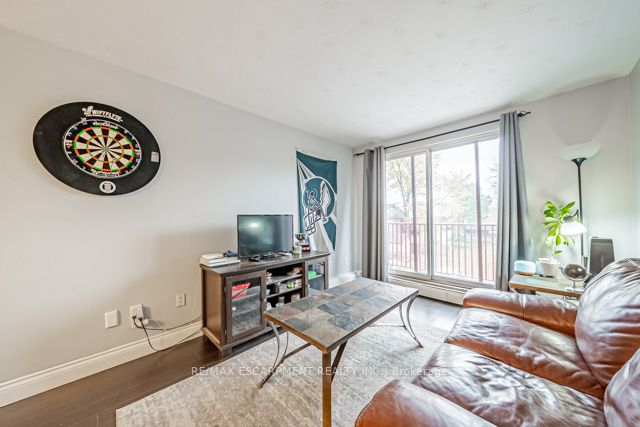 141 Catharine St S, #305