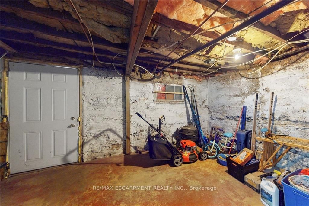 64 Terrace Hill St