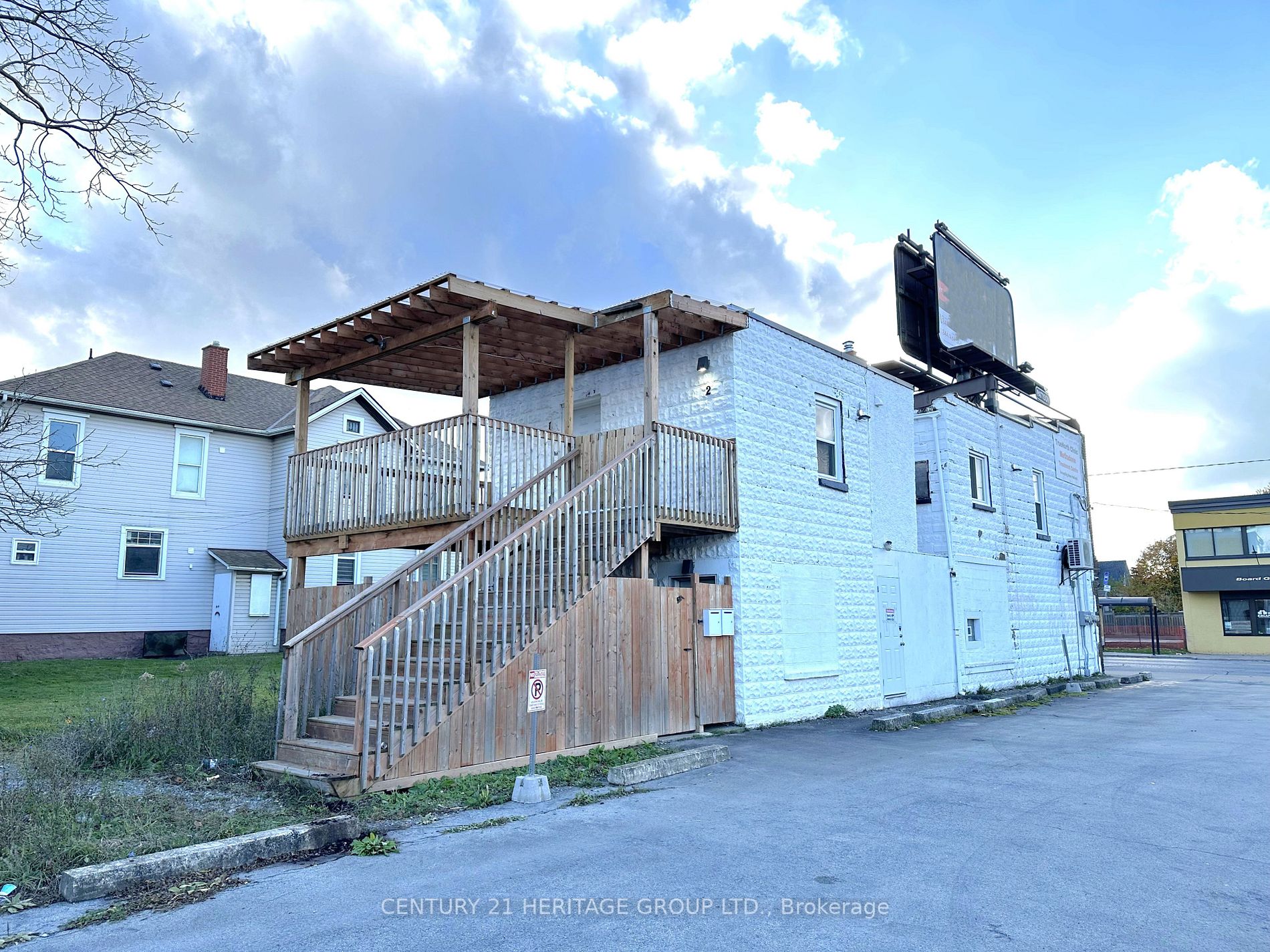 5002 Victoria Ave
