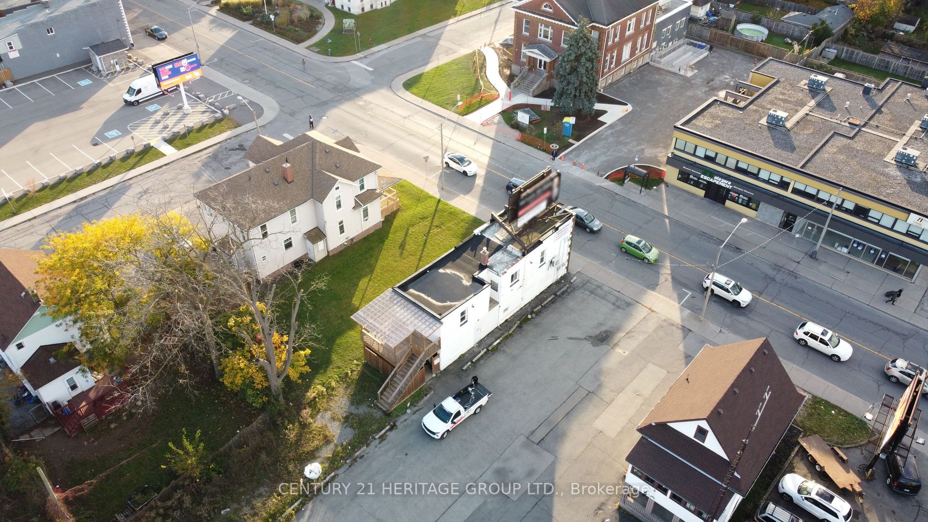 5002 Victoria Ave