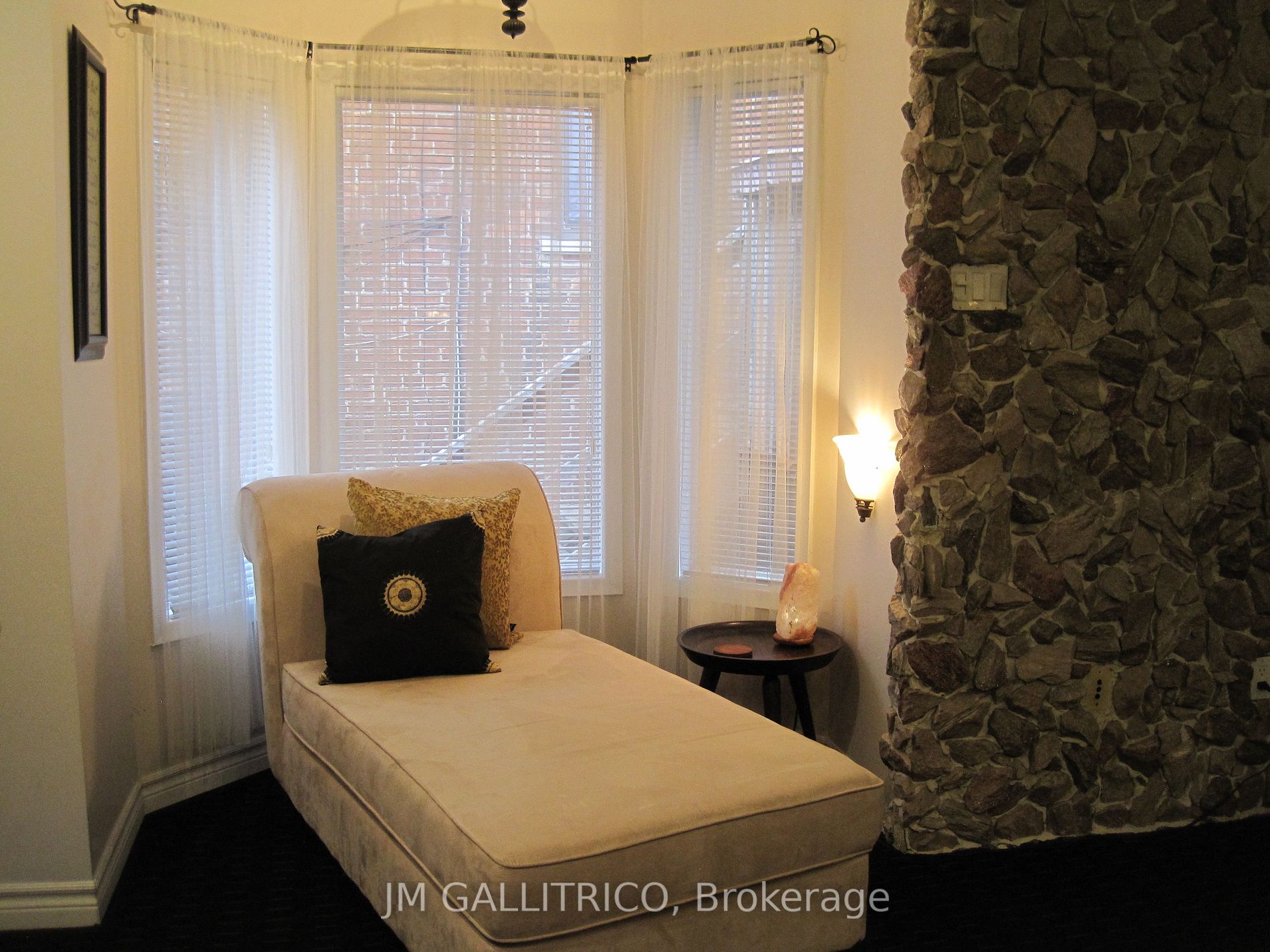 56 King St W, #A