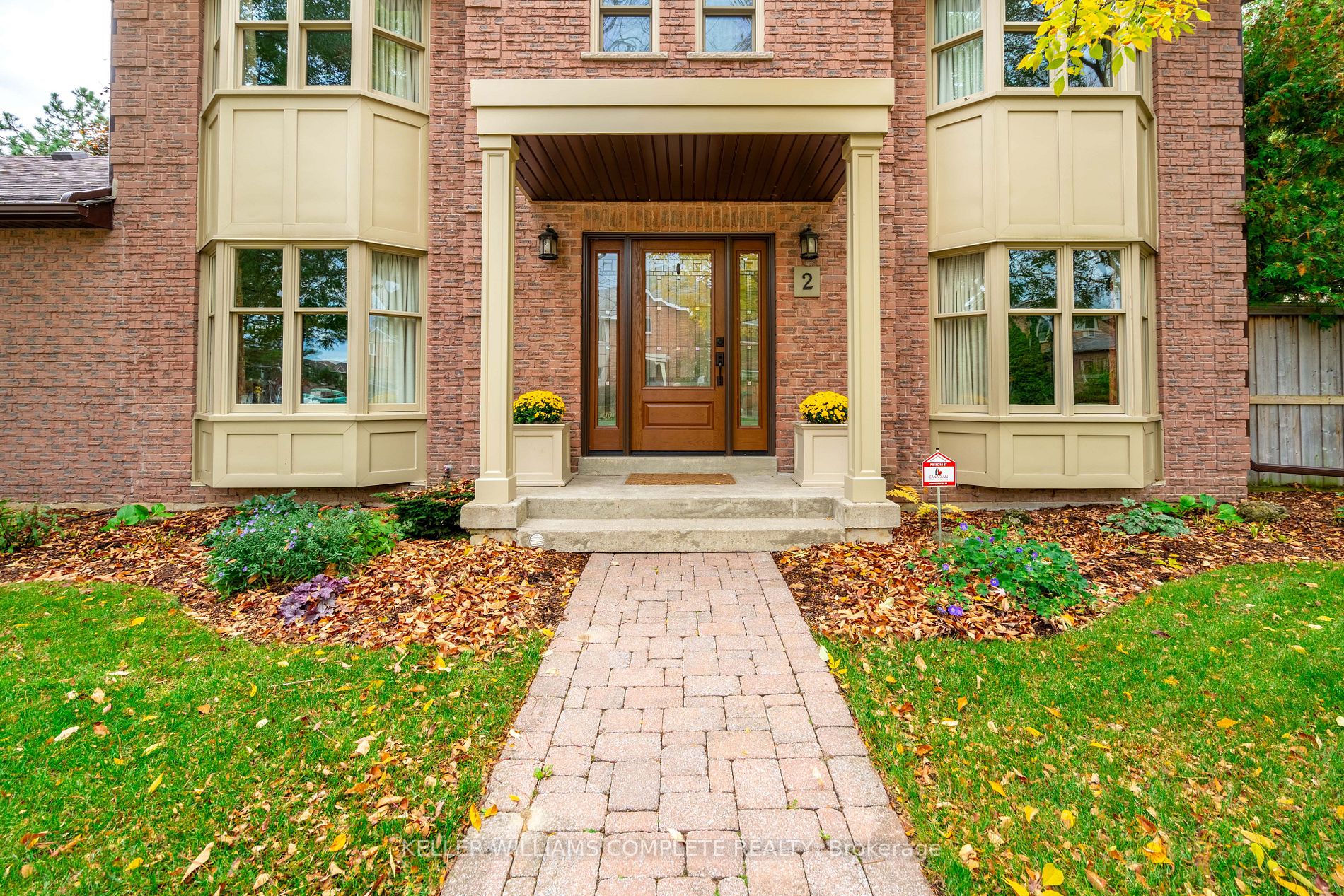 2 Willowtree Crt