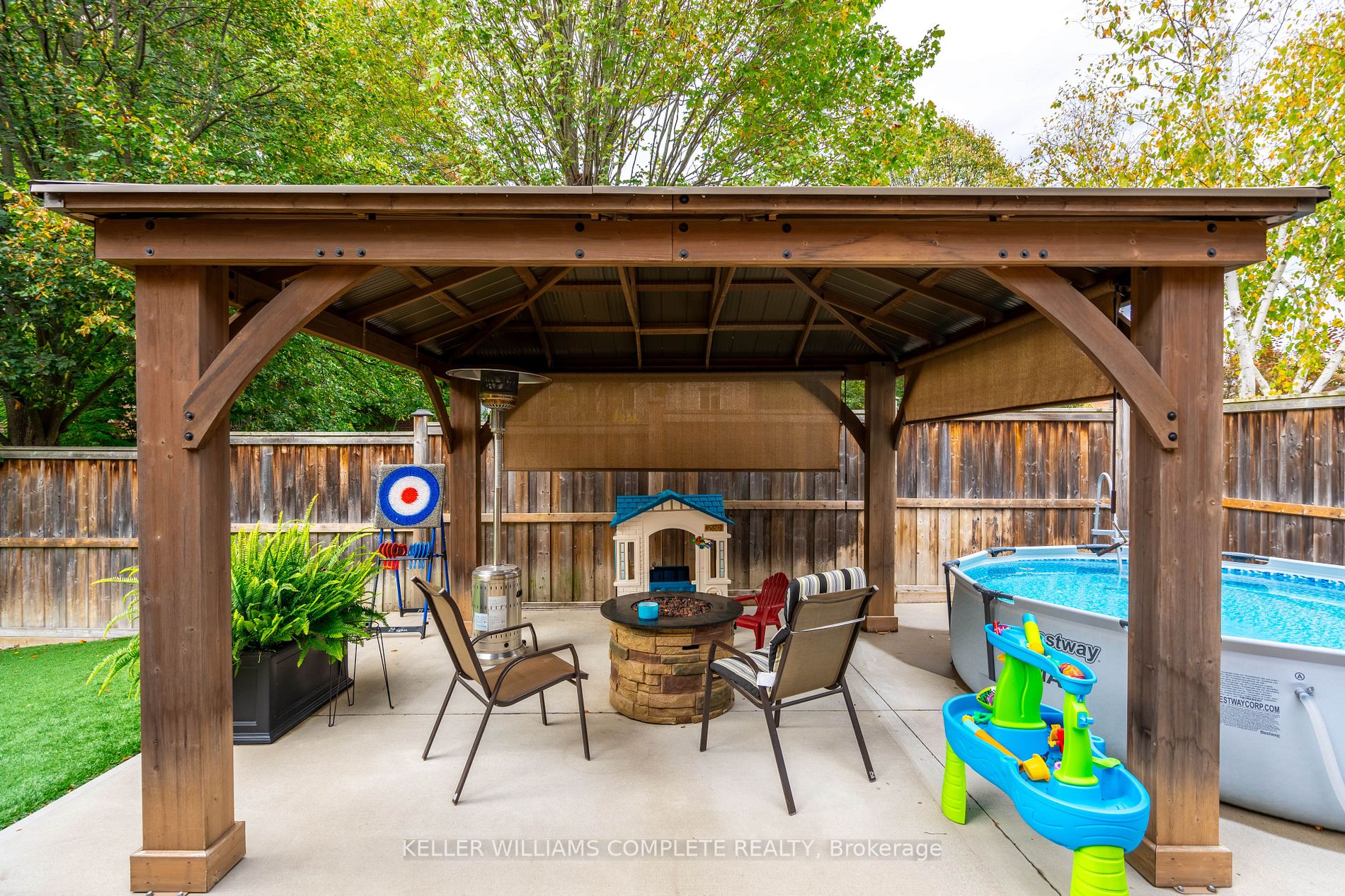 2 Willowtree Crt