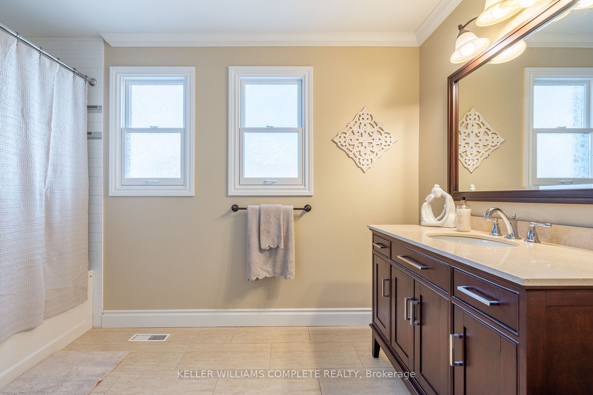 2 Willowtree Crt