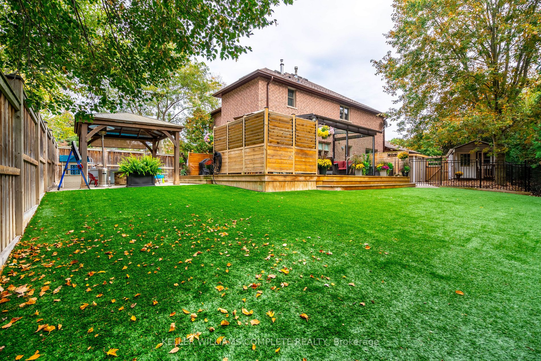 2 Willowtree Crt