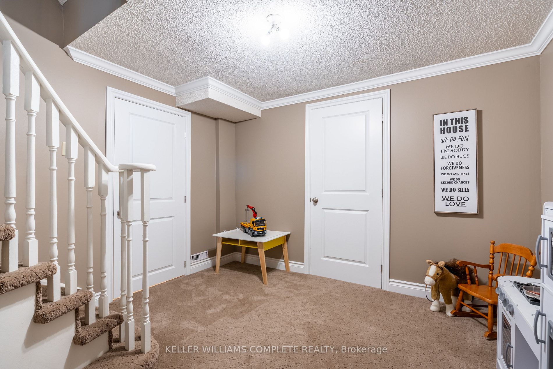 2 Willowtree Crt