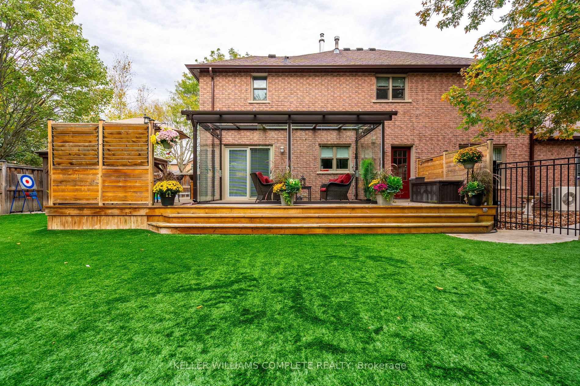 2 Willowtree Crt
