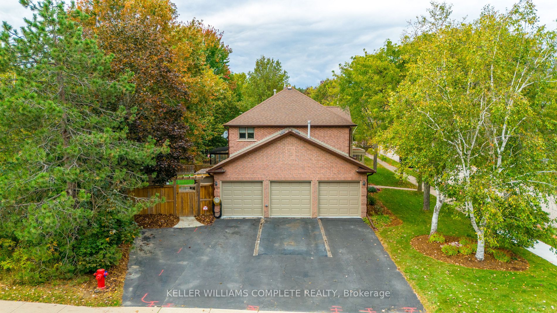 2 Willowtree Crt