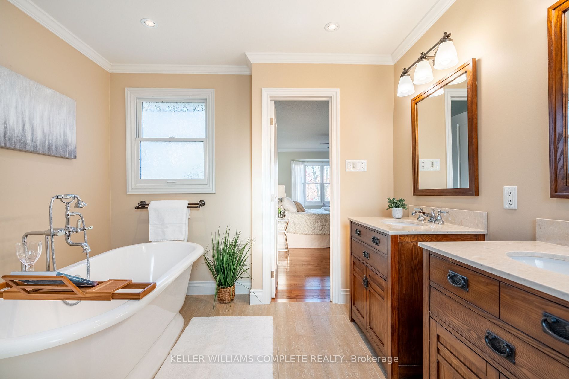 2 Willowtree Crt