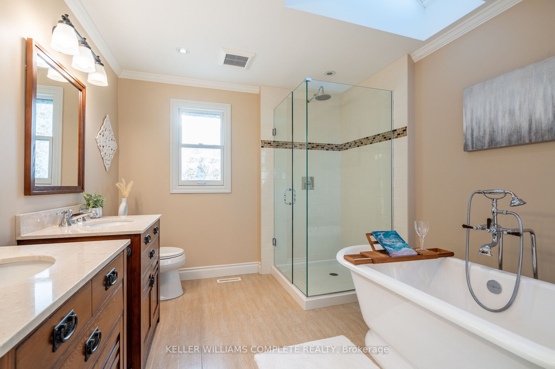 2 Willowtree Crt