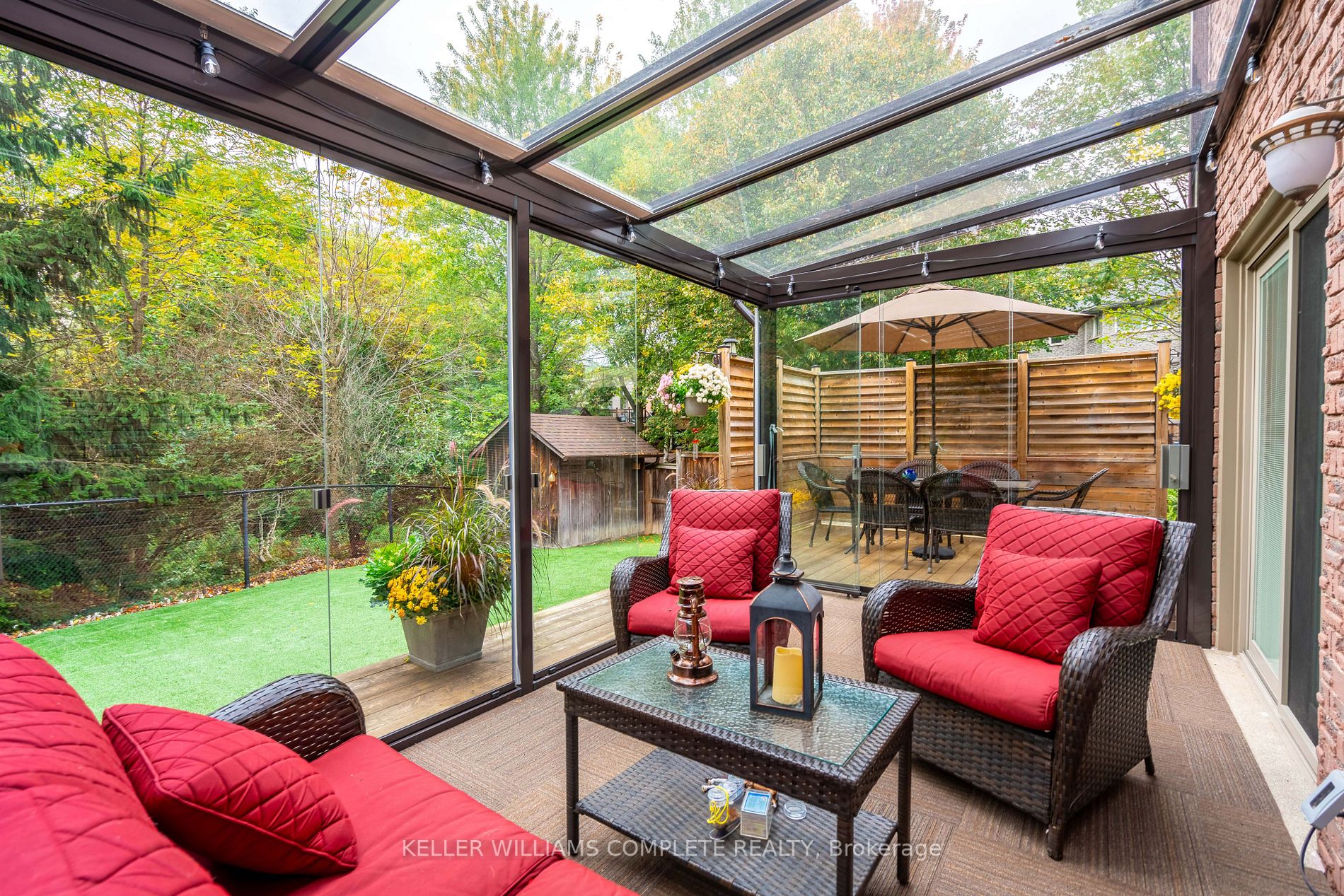 2 Willowtree Crt