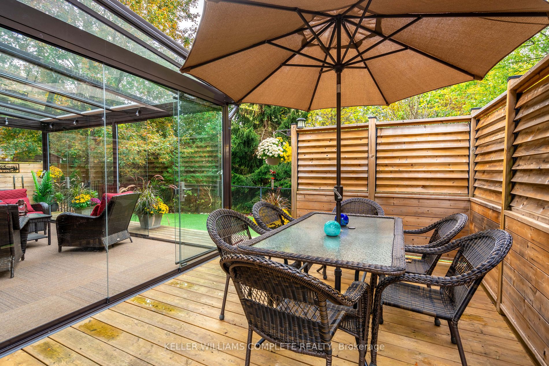 2 Willowtree Crt