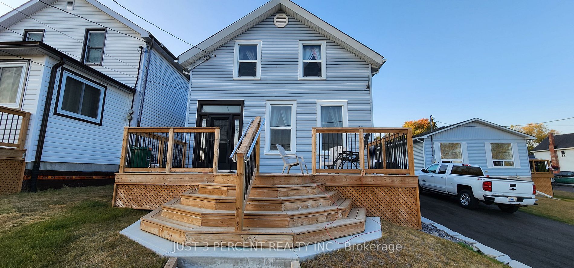 28 Alexander St