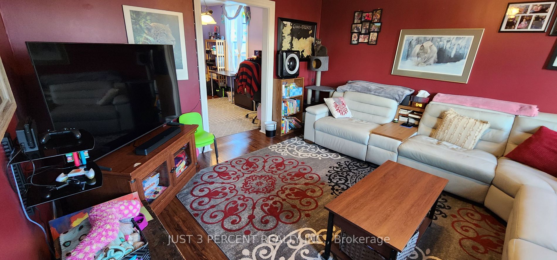 28 Alexander St