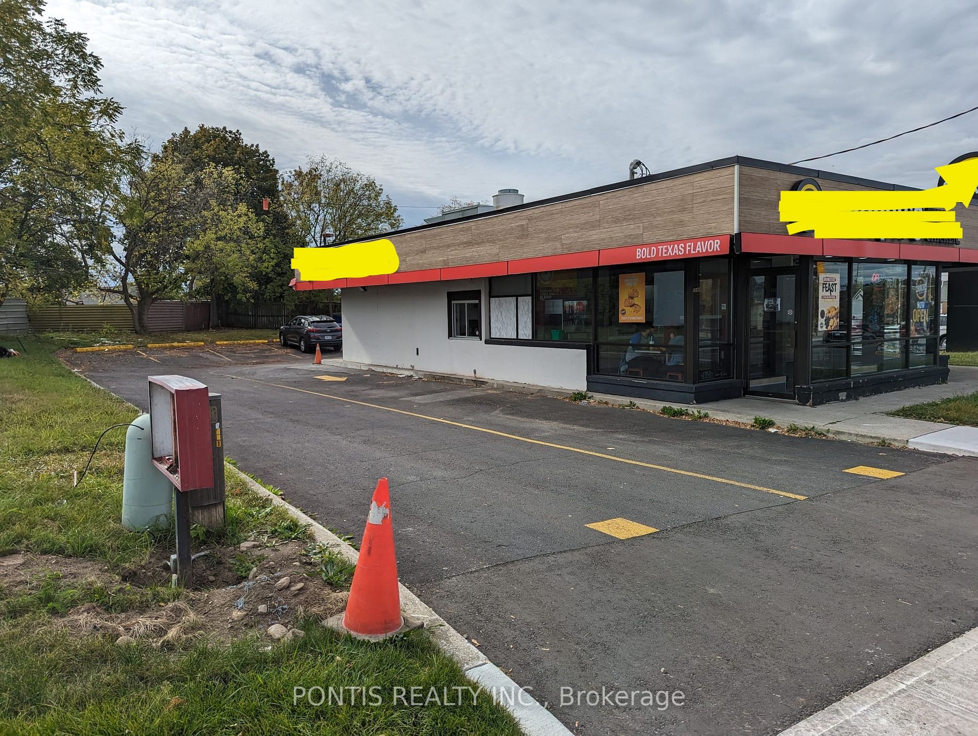 504 Dundas St N