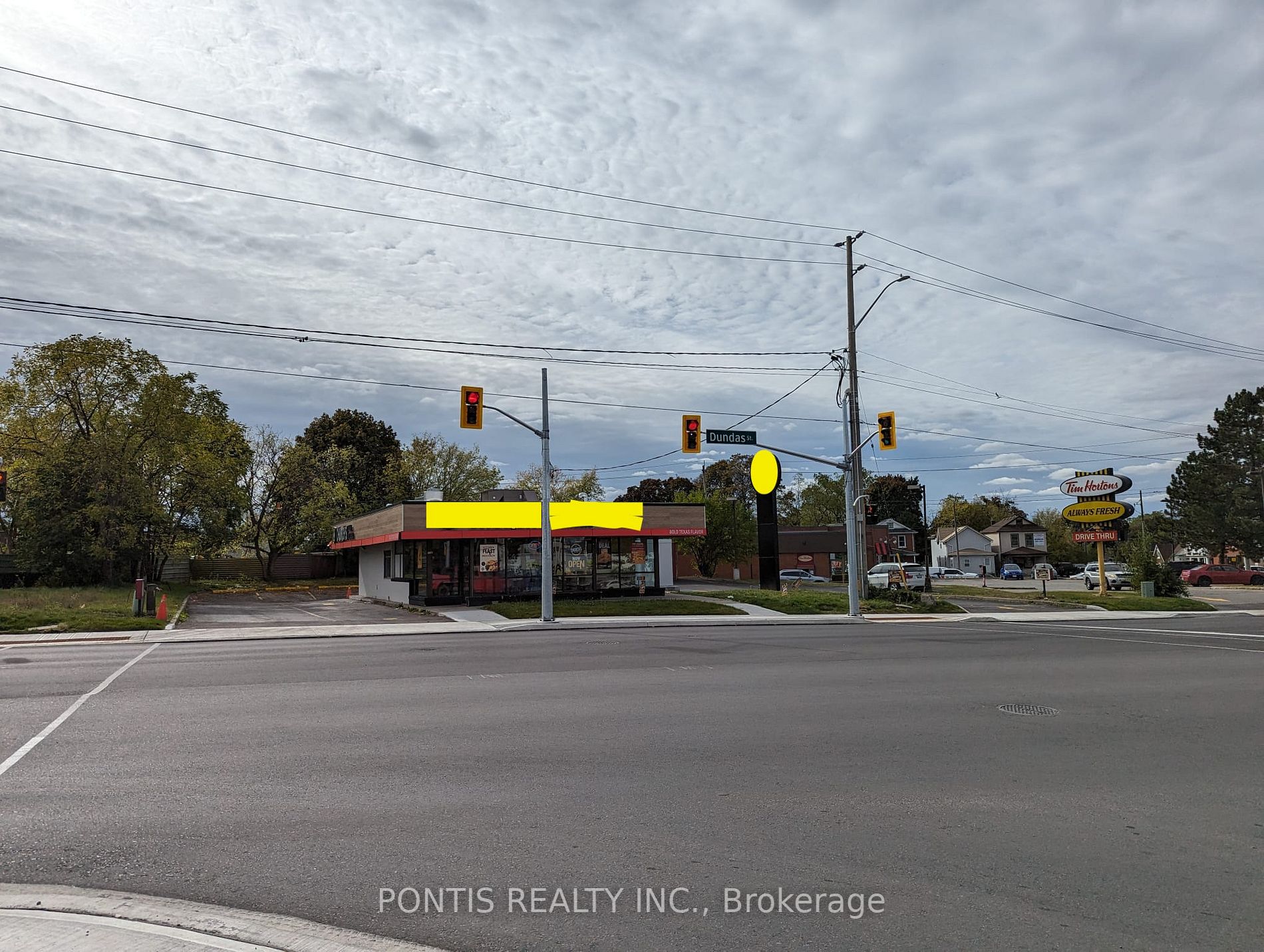 504 Dundas St N