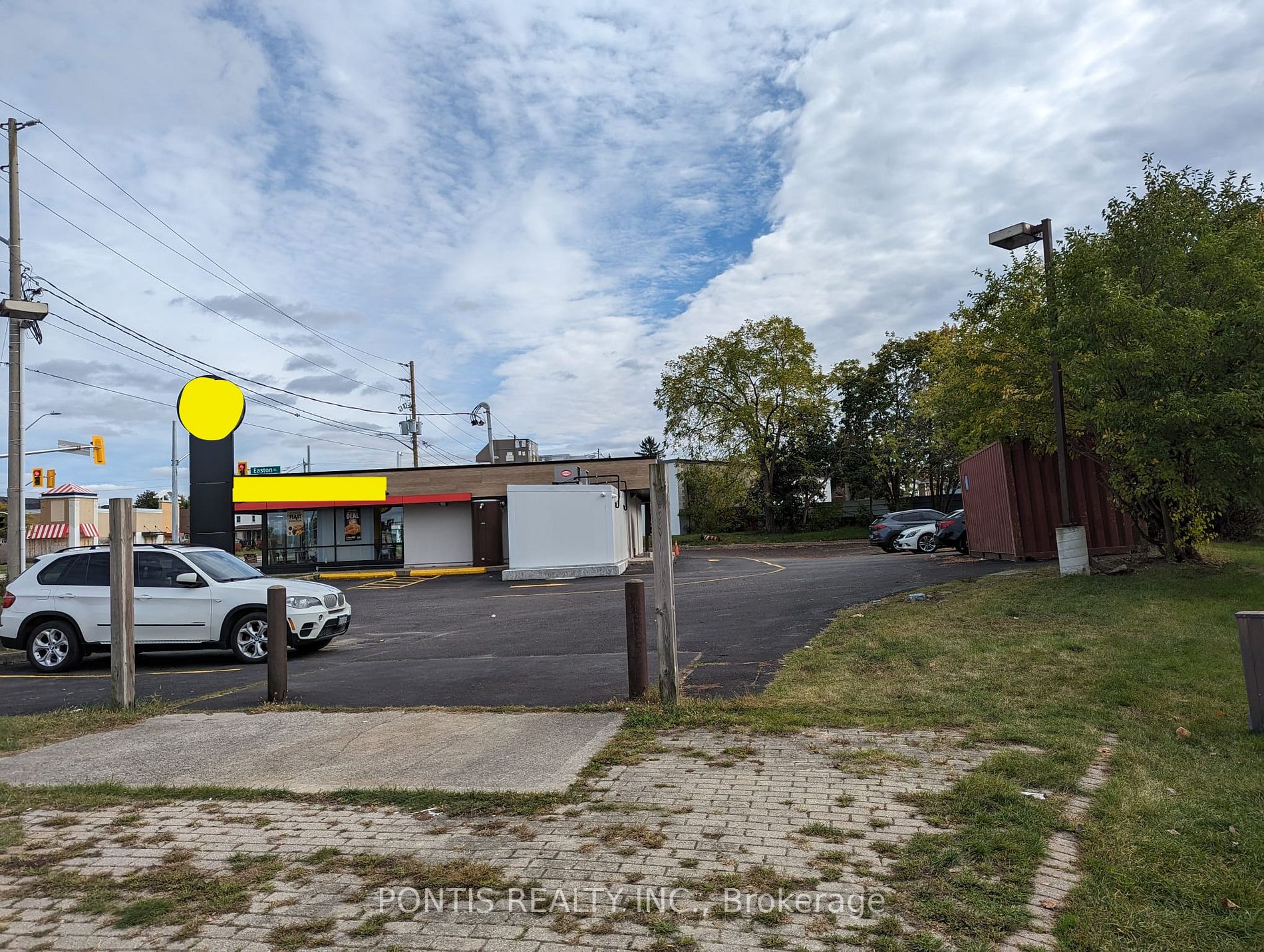 504 Dundas St N
