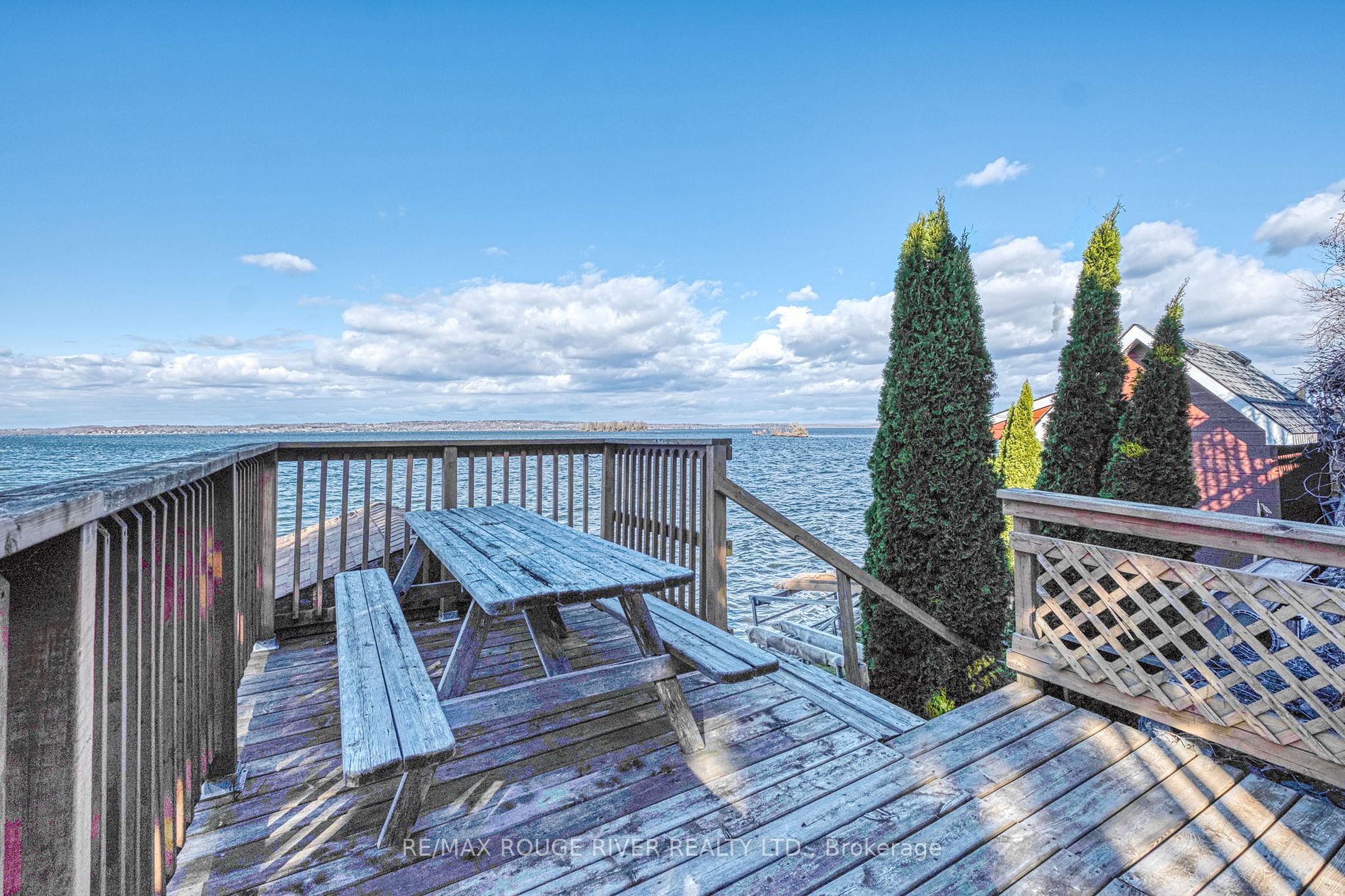 5482 Lakeshore Dr