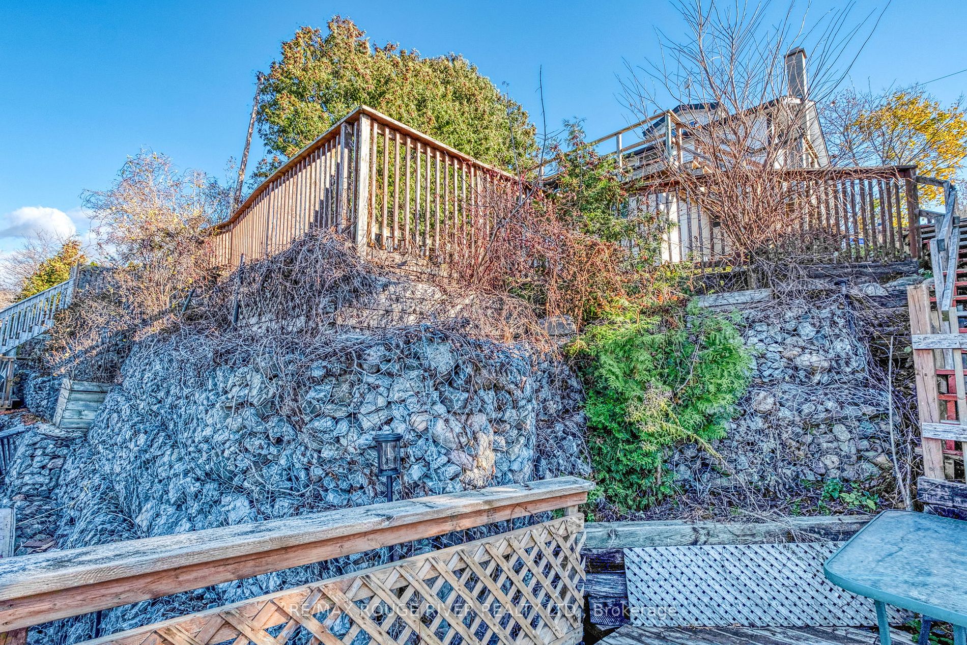 5482 Lakeshore Dr
