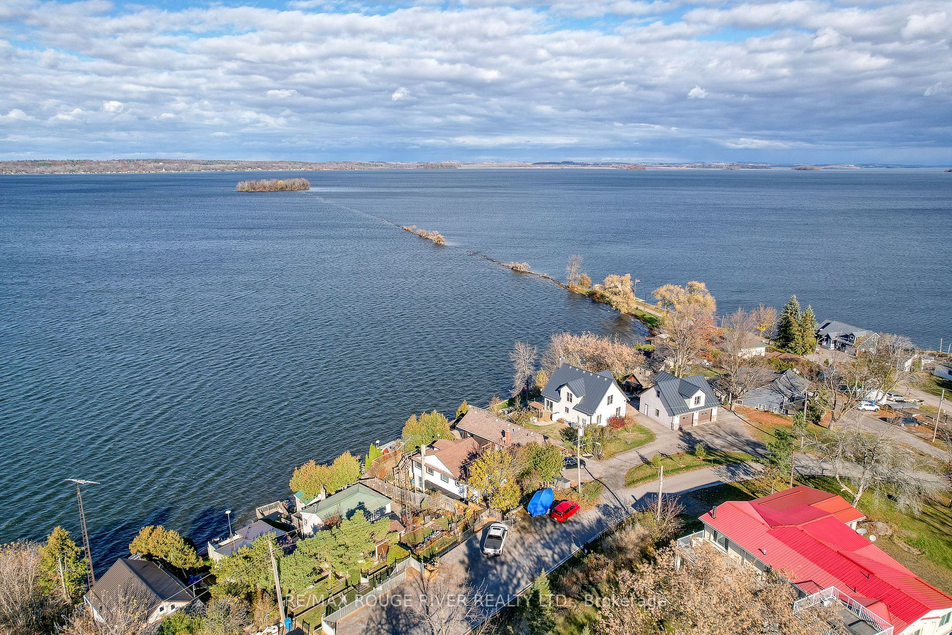 5482 Lakeshore Dr