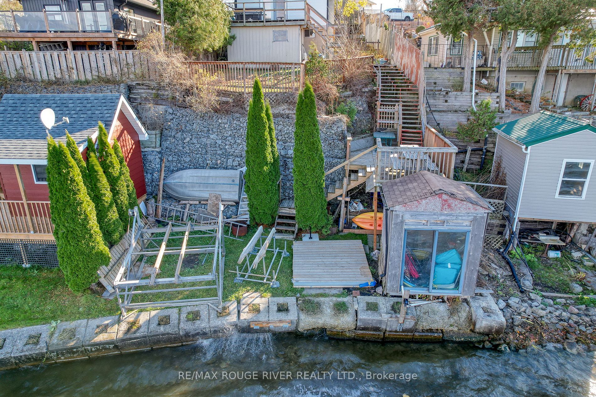 5482 Lakeshore Dr