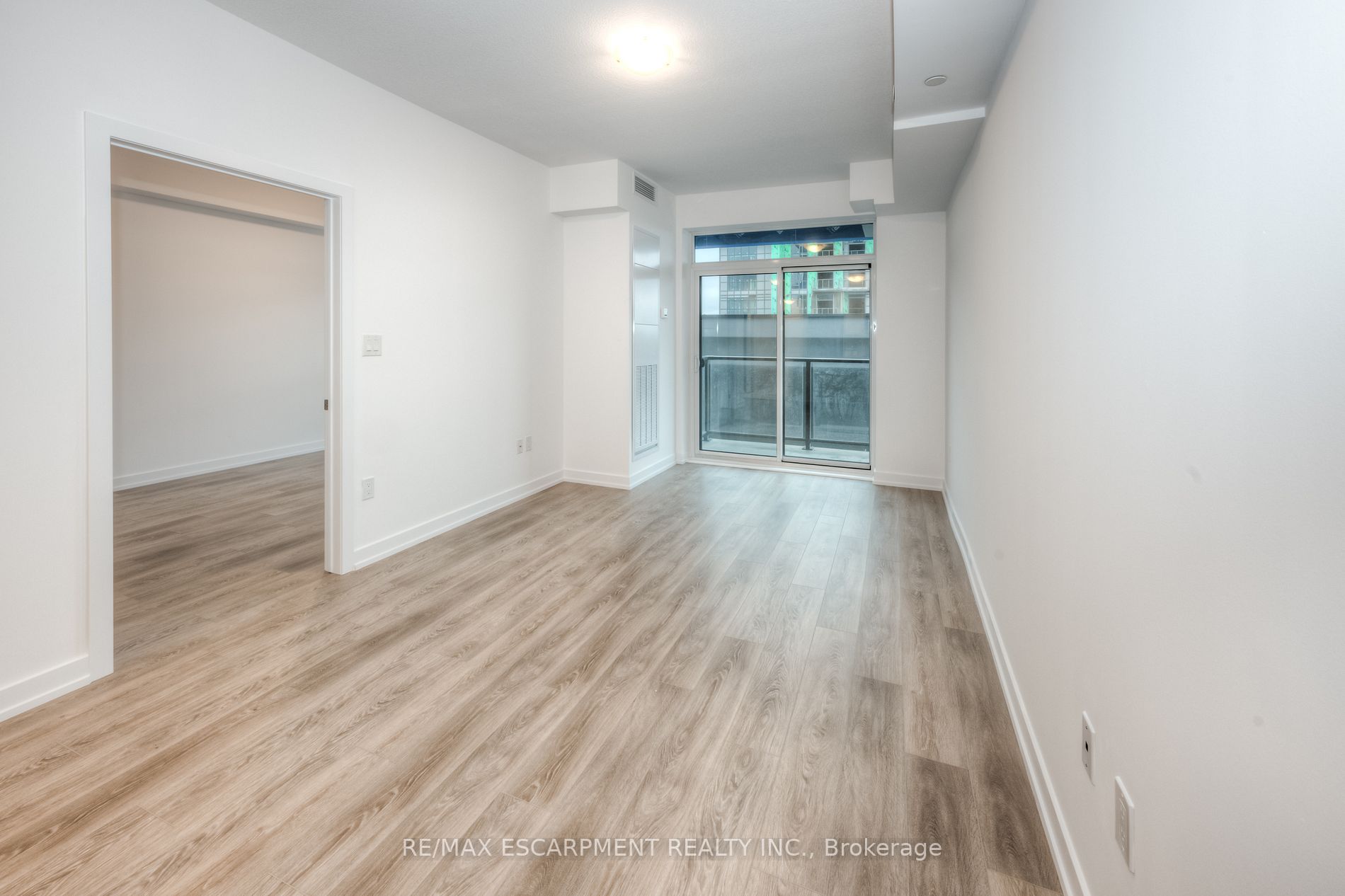 450 Dundas St E, #519