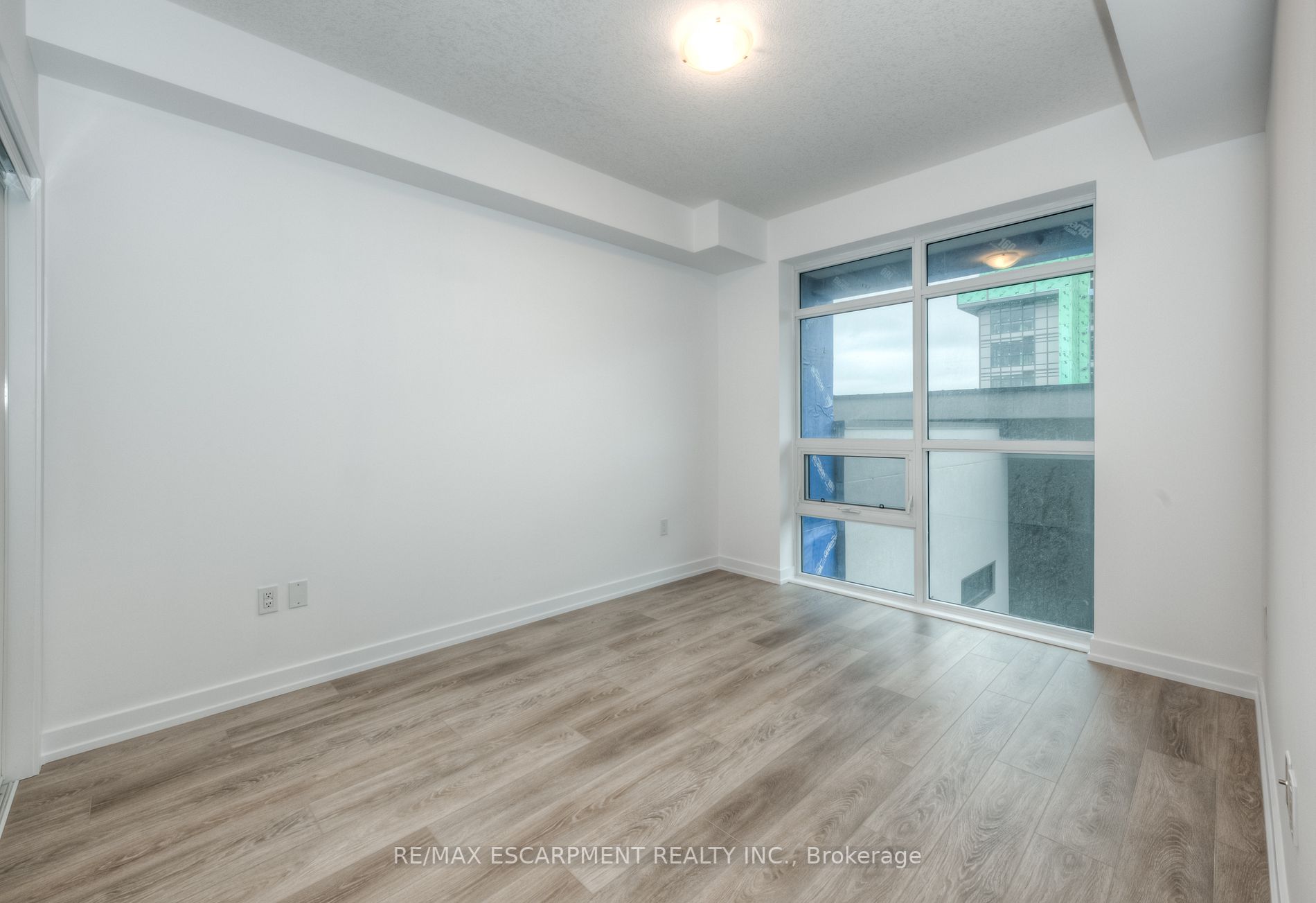 450 Dundas St E, #519